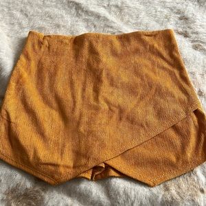 Envelop corduroy skirt